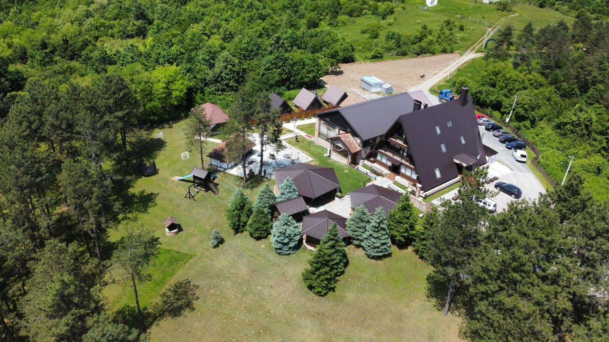 Hotel Babino Brdo Derventa エクステリア 写真