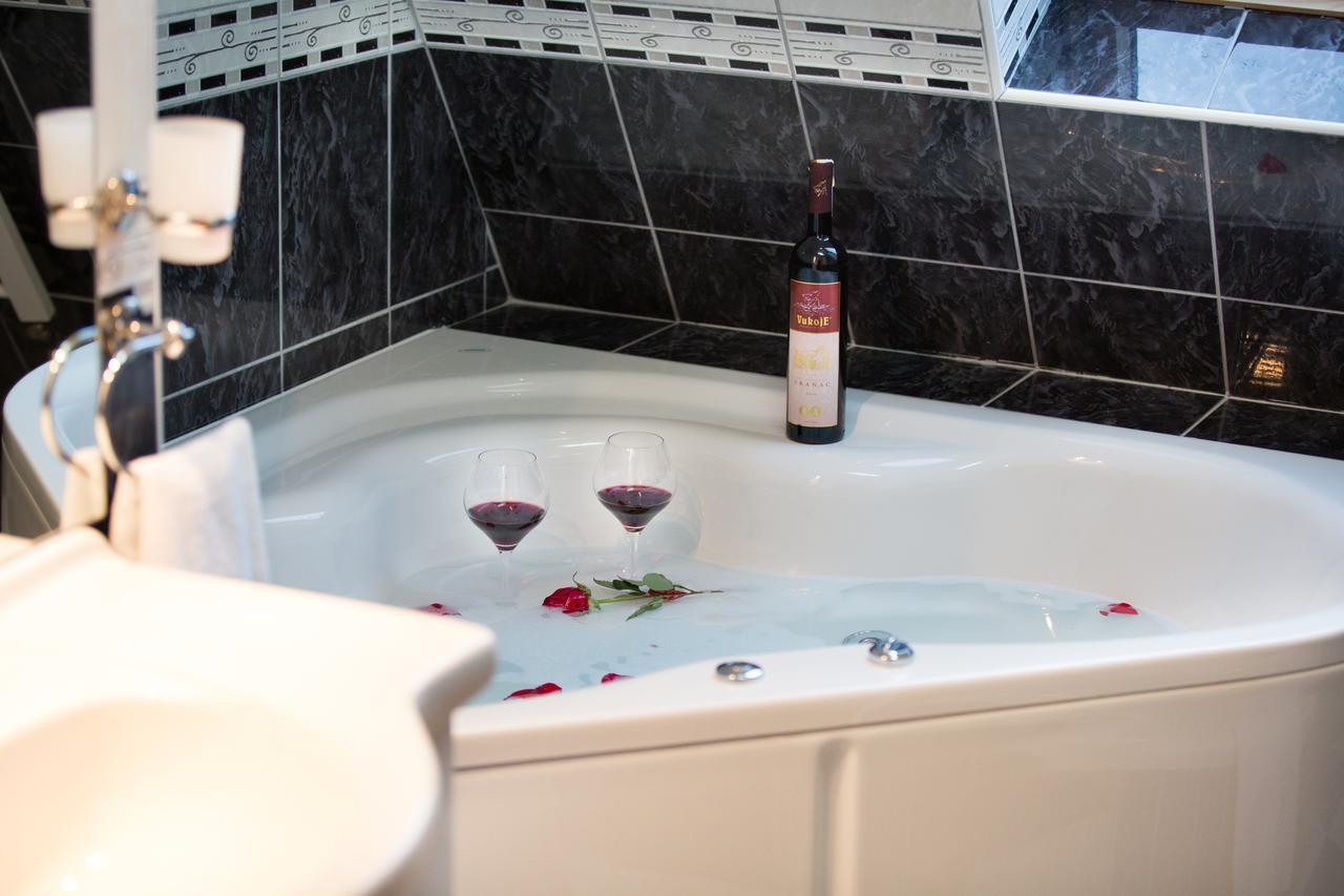 Hotel Babino Brdo Derventa エクステリア 写真